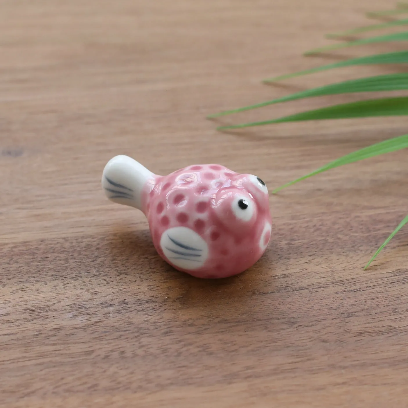 Gohobi Ceramic Puffers Fish Chopstick Rest